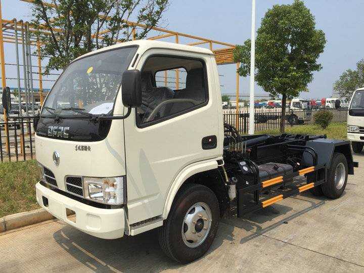 Dongfeng 5m³ small garbage truck