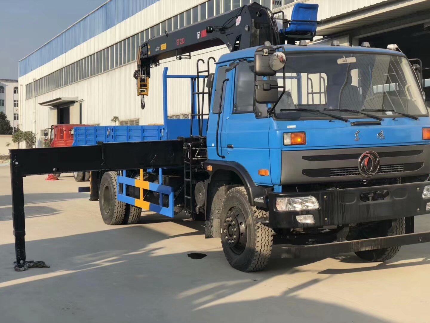Sinotruk HOWO 2 ton truck mounted crane