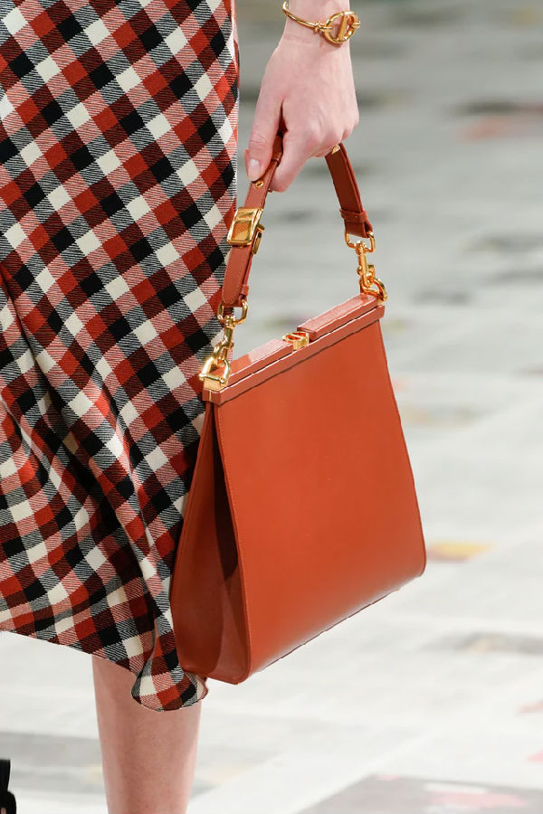 The Allure of Full-Grain Leather Crossbody Bags for Women