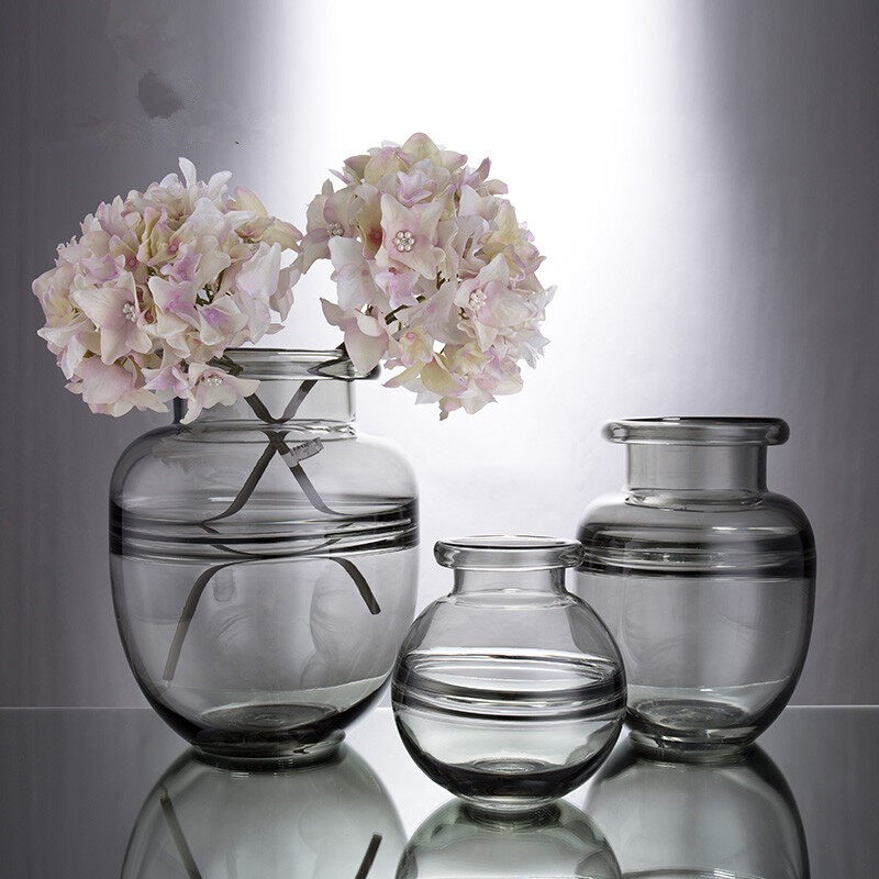 The Allure of Black Glass Vases Wholesale