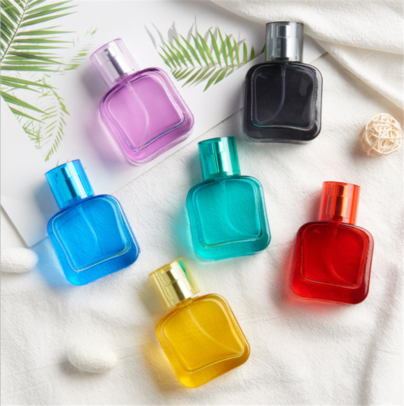 Spray color high-end crystal transparent 30ml-150ml square glass perfume bottle round cap   screw top glass spray bottle