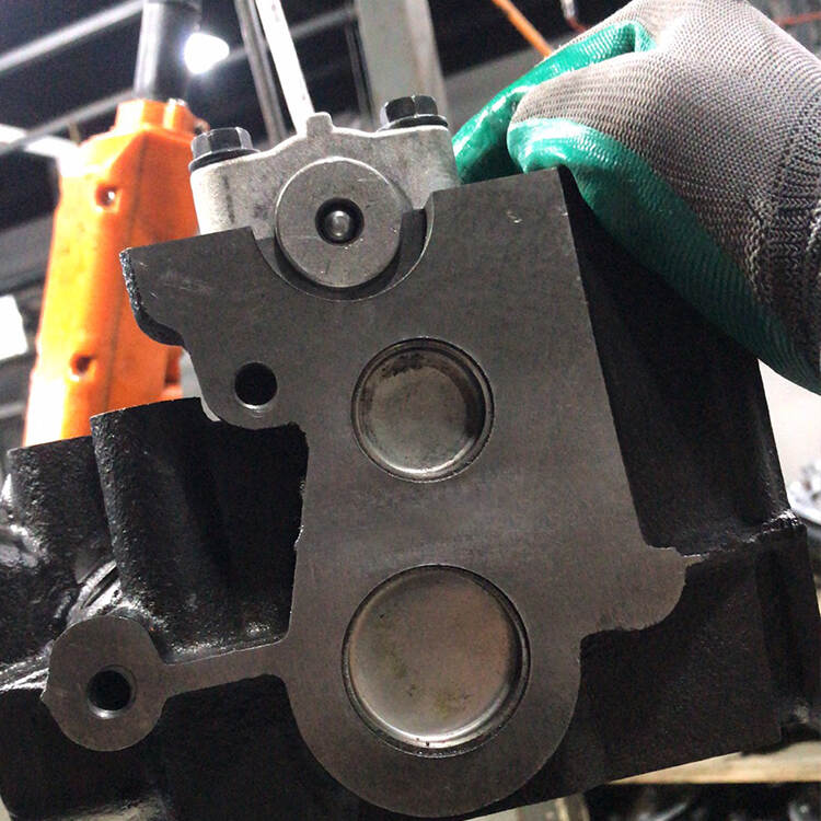 1HZ Complete Cylinder Hed Toyota.jpg