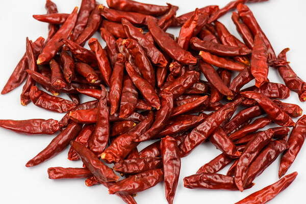 small chilli without stem 3-7cm.jpg