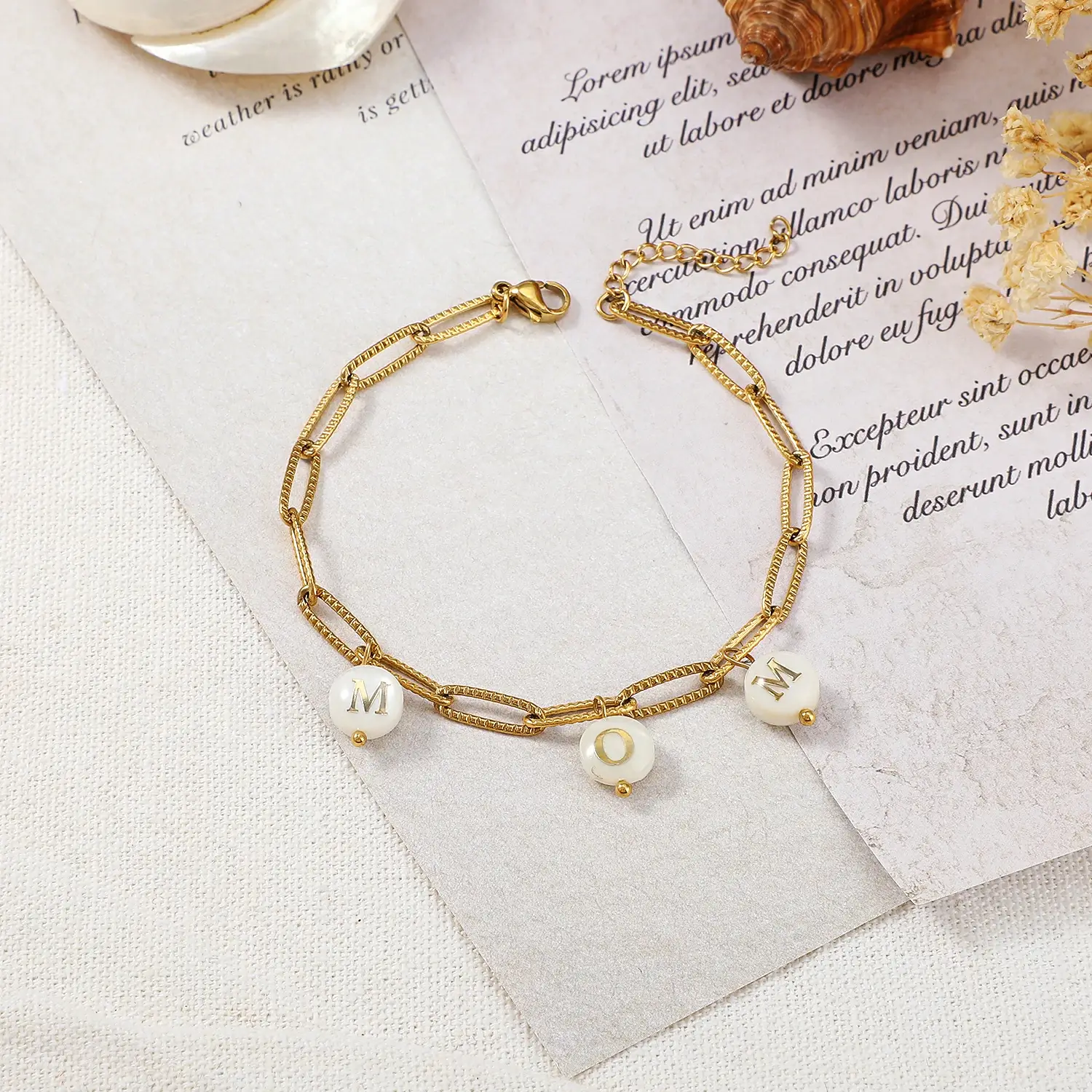 MOM shell beads bracelet (1).webp