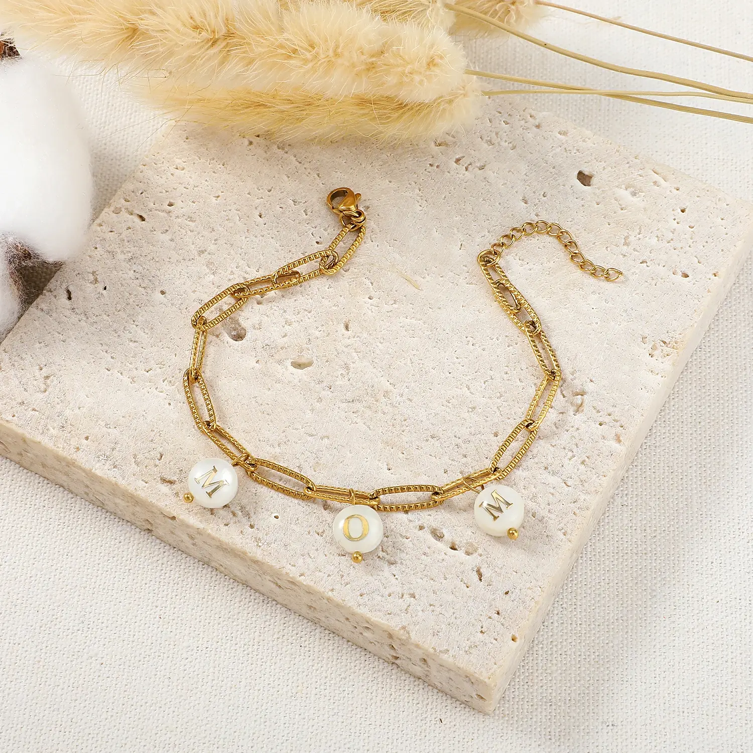 MOM shell beads bracelet (2).webp