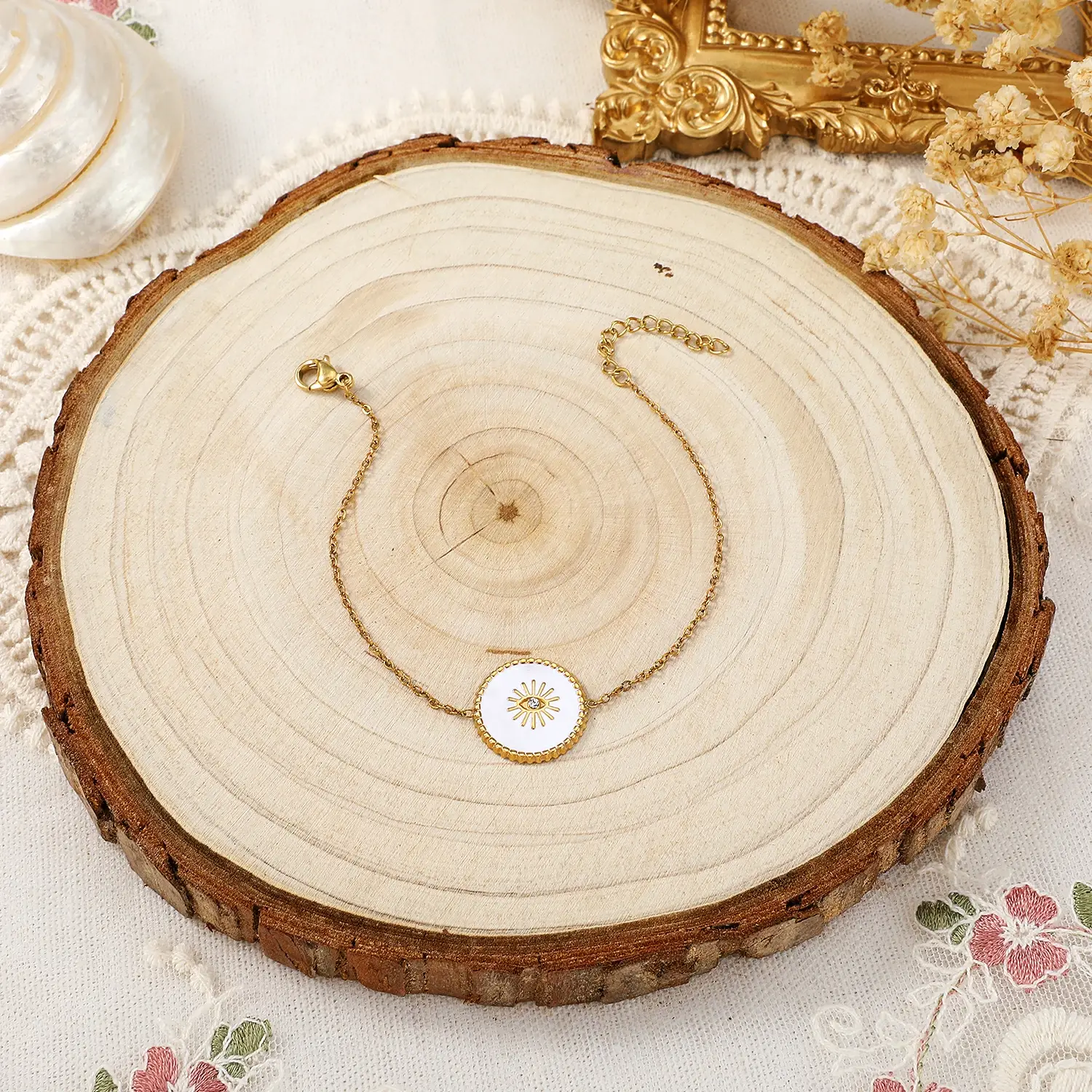 White epoxy with eye pendant bracelet (2).webp
