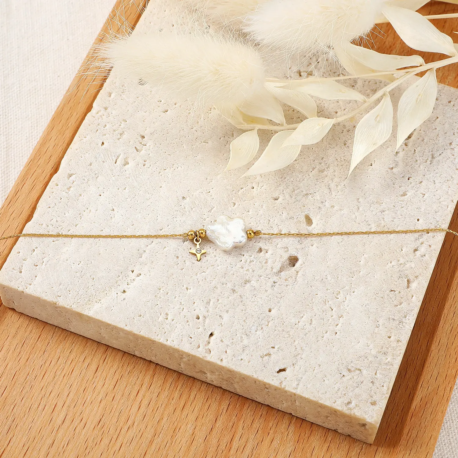 Natural Pearl Flower Bracelet (2).webp