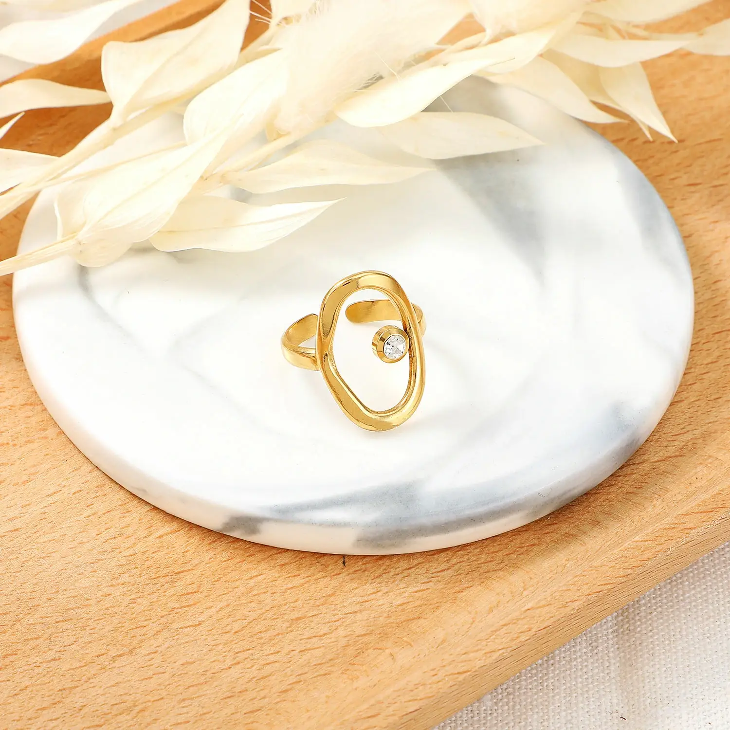 Oval Circle with Zircon Stainless steel ring (1).webp