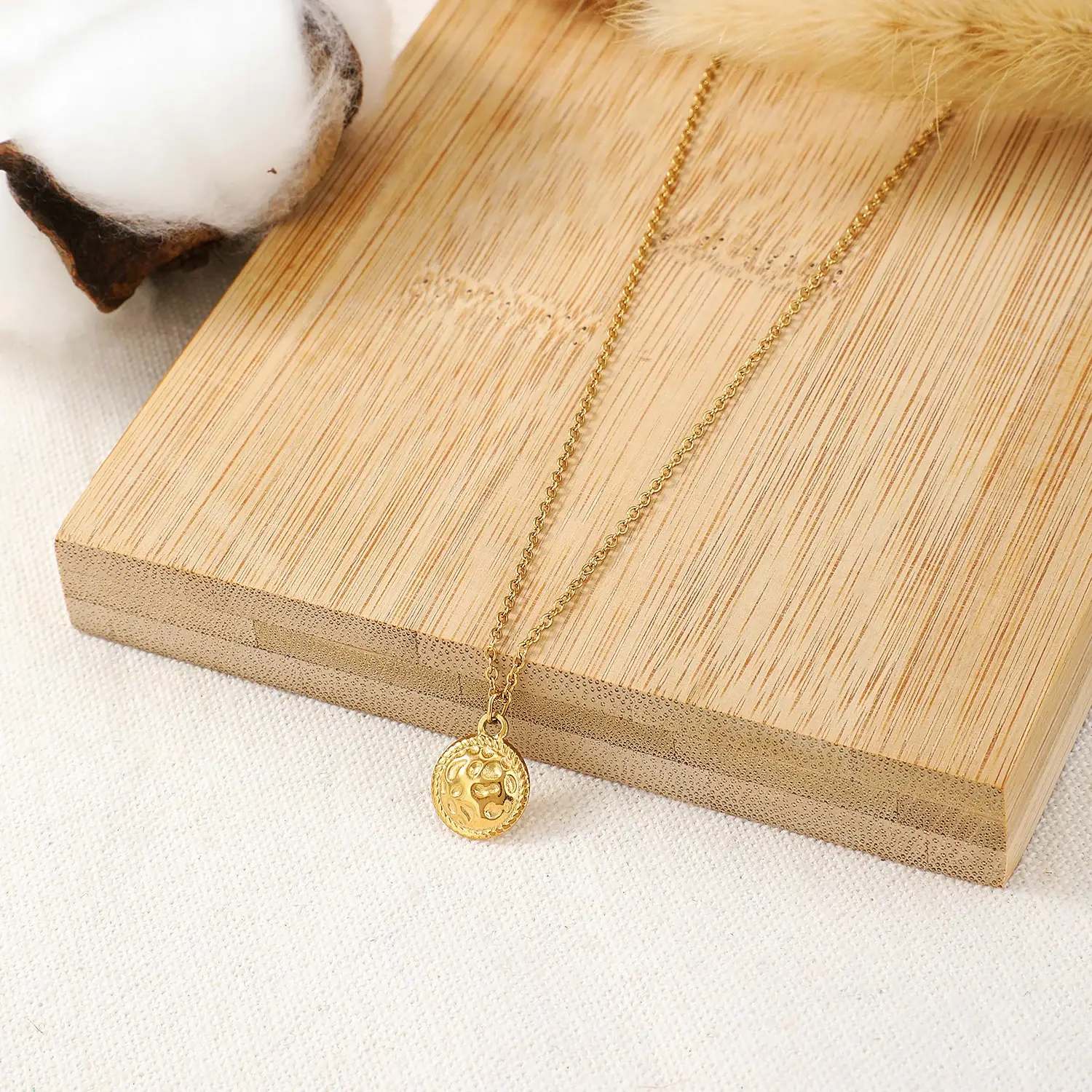 minimalist round pendant stainless steel  necklace (1).webp
