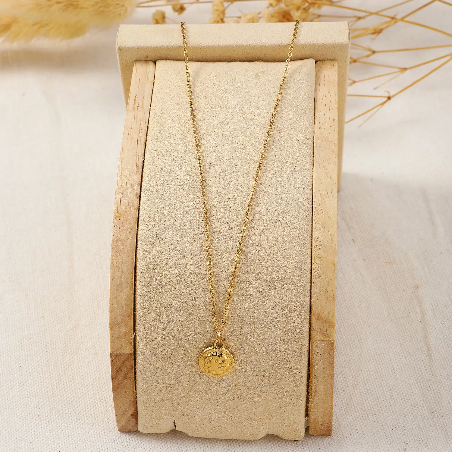 minimalist round pendant stainless steel  necklace (3).webp
