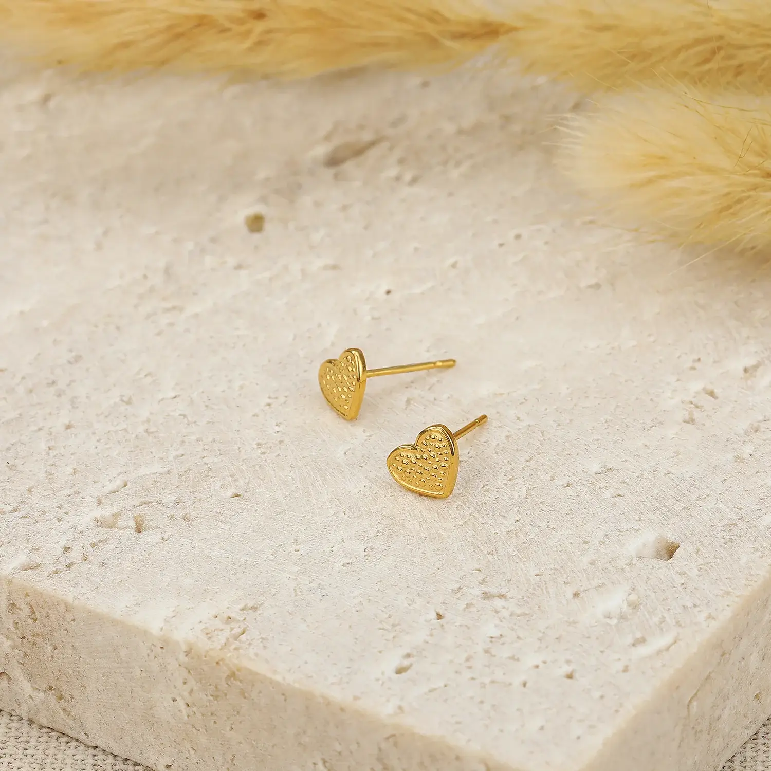 Not Fade Stainless Steel Earrings for women Small Heart Stud Earrings 2021 Wholesale Tiny Korean Clip on Earring Jewelry (2).webp