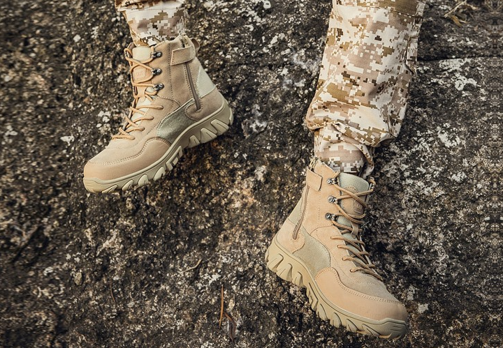 men wear hiking boots