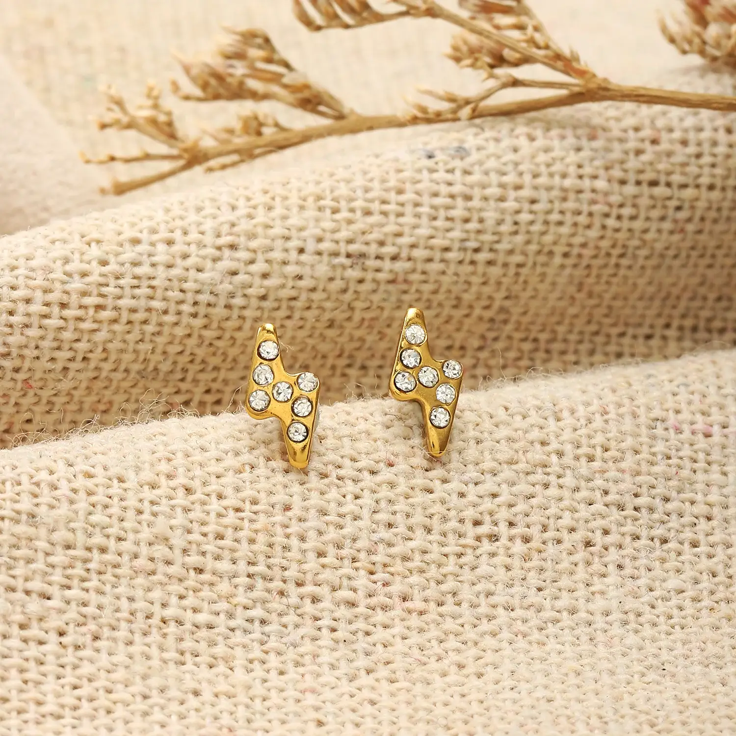  flashing lightning shape With  Shiny Zircom Stainless Steel Stud (2).webp