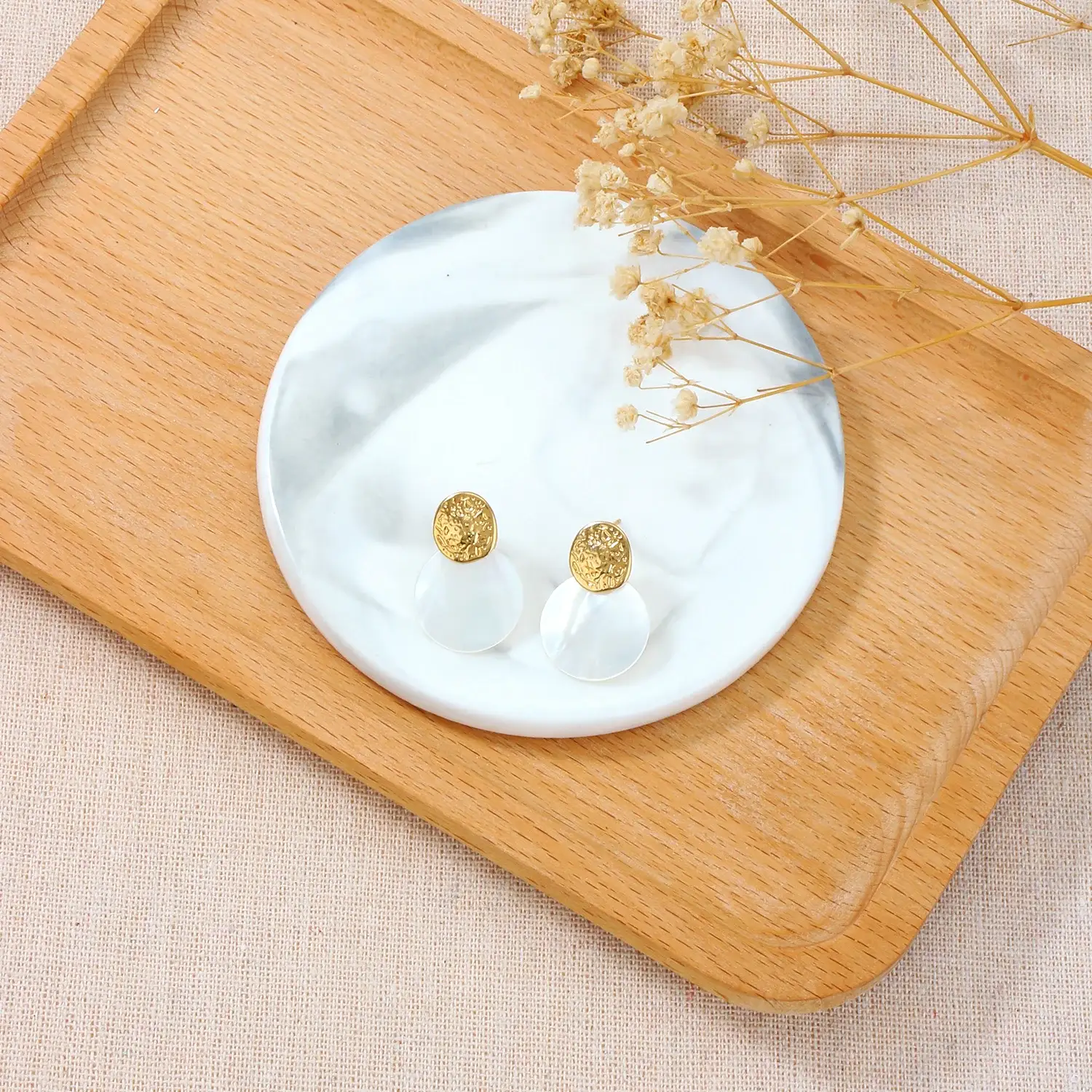 YWD-E1783Dainty Stainless Steel Jewellery Geometric Simple Circle Shape Cool Women Statement Small 14k Plated Gold Stud Earrings (4).webp