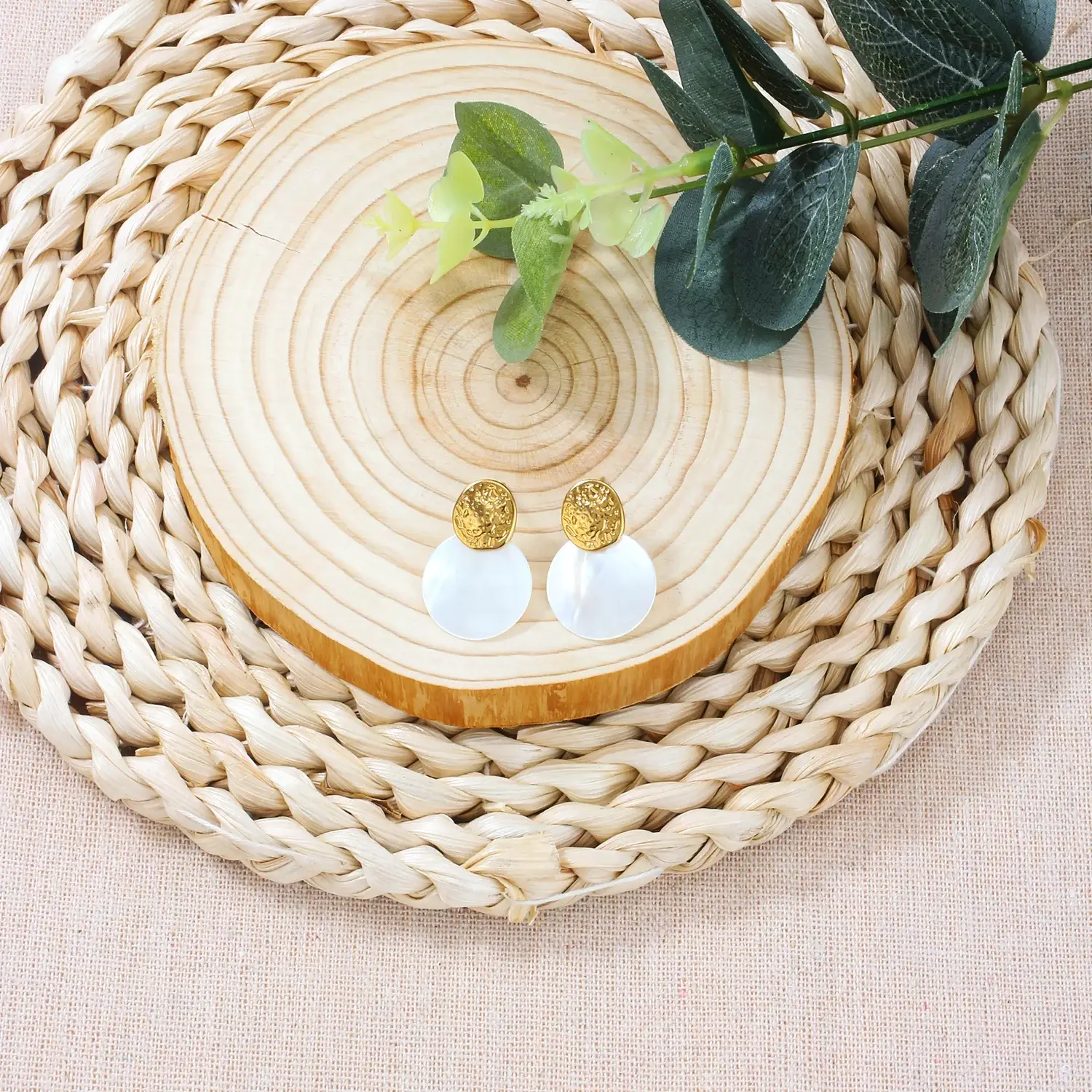 YWD-E1783Dainty Stainless Steel Jewellery Geometric Simple Circle Shape Cool Women Statement Small 14k Plated Gold Stud Earrings (5).webp