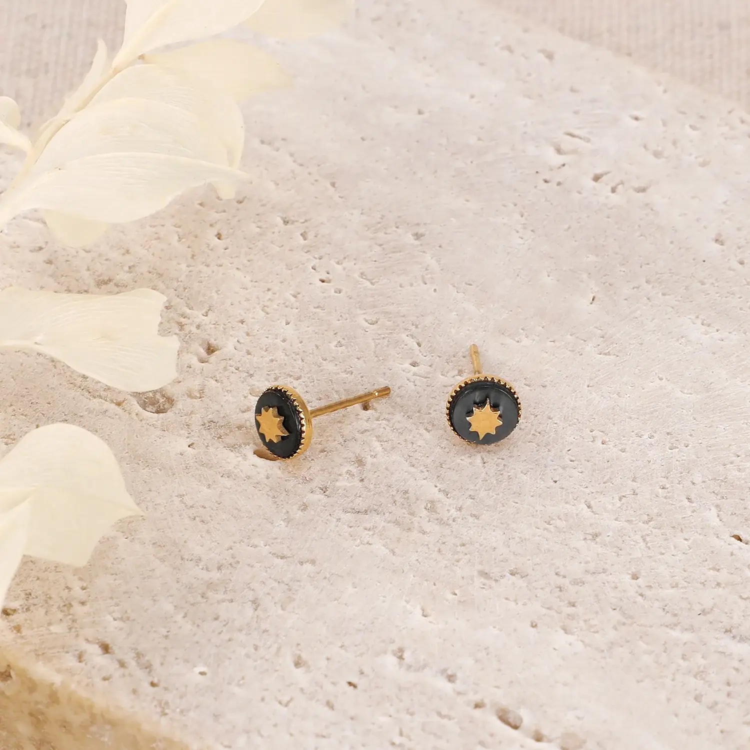 European Style Stainless Steel Material black enemet with polished star and carved Trendy Elegant Earing尺寸(2).webp