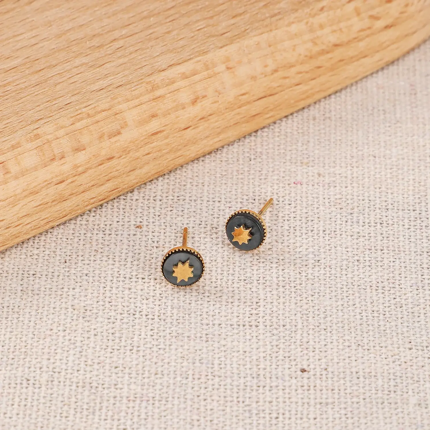 European Style Stainless Steel Material black enemet with polished star and carved Trendy Elegant Earing尺寸(3).webp