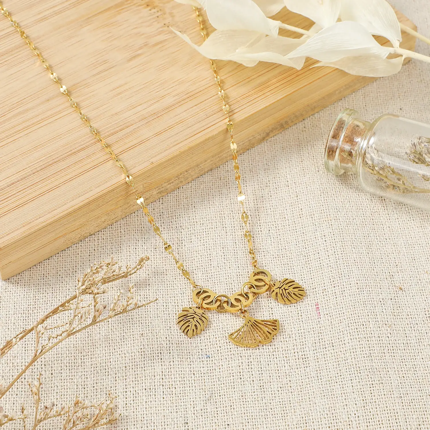 Leaf Shape Pendant With Chunky Mixed Thin Lip Chain Stainless Steel  Beautiful Necklace  (2).webp