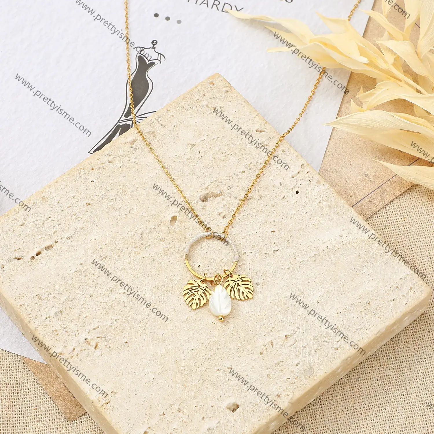 Pretty is me Collection 18K Gold Plated Stainless Steel Jewelry Feather-shaped shell Necklace Resort Style Necklace (3).webp