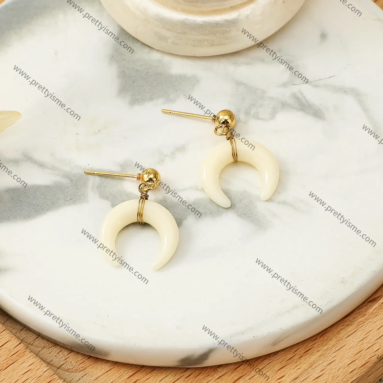 Pretty is me Collection 18K Gold Plated Stainless Steel Jewelry Crescent Moon Shape New Trendy Ear Ring (1).webp