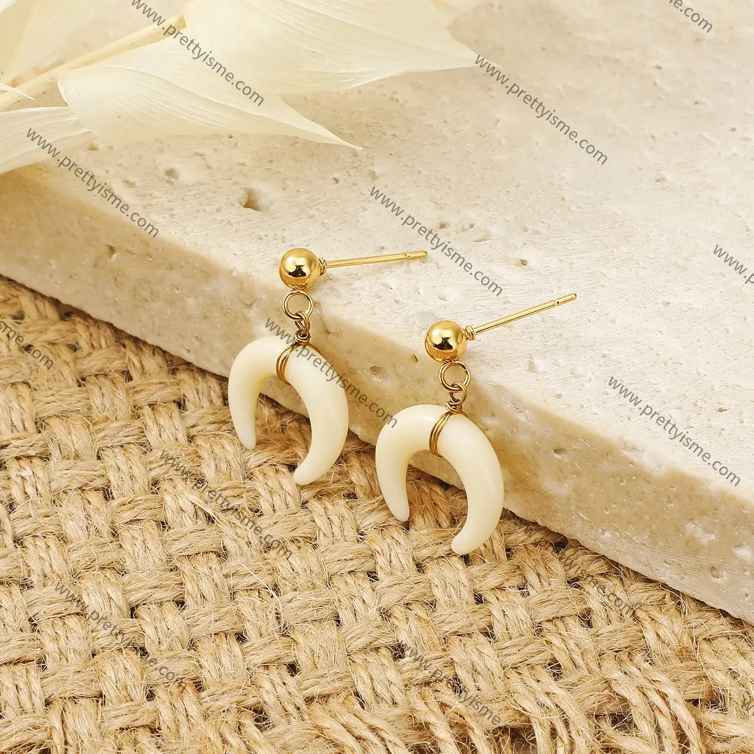 Pretty is me Collection 18K Gold Plated Stainless Steel Jewelry Crescent Moon Shape New Trendy Ear Ring (2).webp