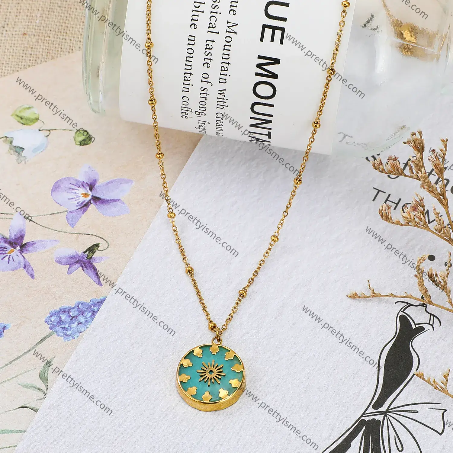 French style Blue Round Pendant Chain Inlaid Gold Plated Pattern Delicate Stainless Steel Necklace (2)(1).webp