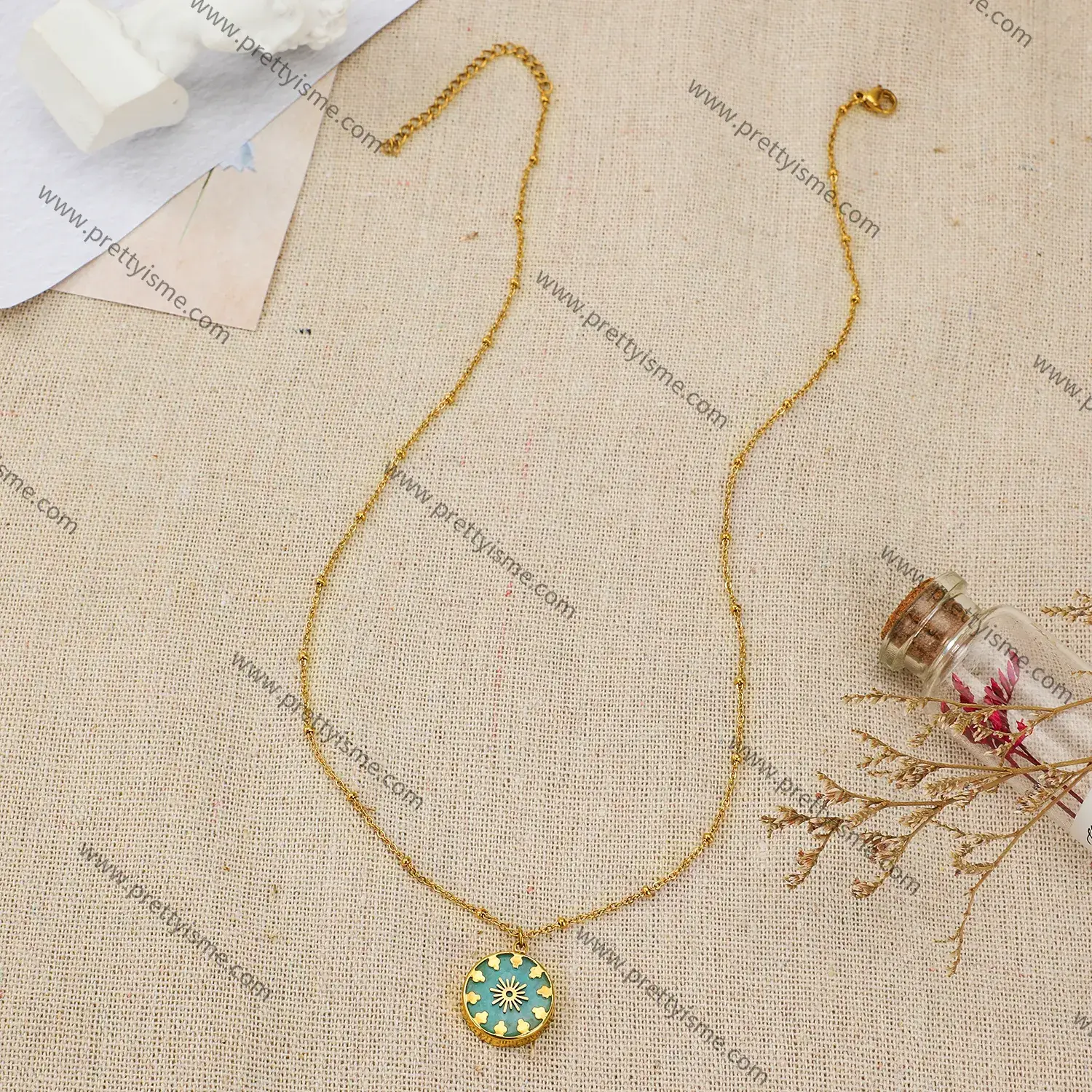 French style Blue Round Pendant Chain Inlaid Gold Plated Pattern Delicate Stainless Steel Necklace (3).webp