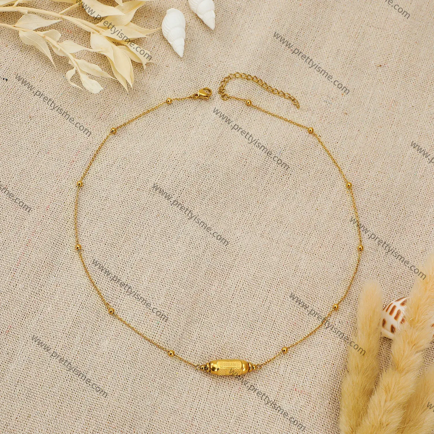 Simple pendant chain gold plated with engraved design with the letters dream delicate stainless steel necklace (4).webp