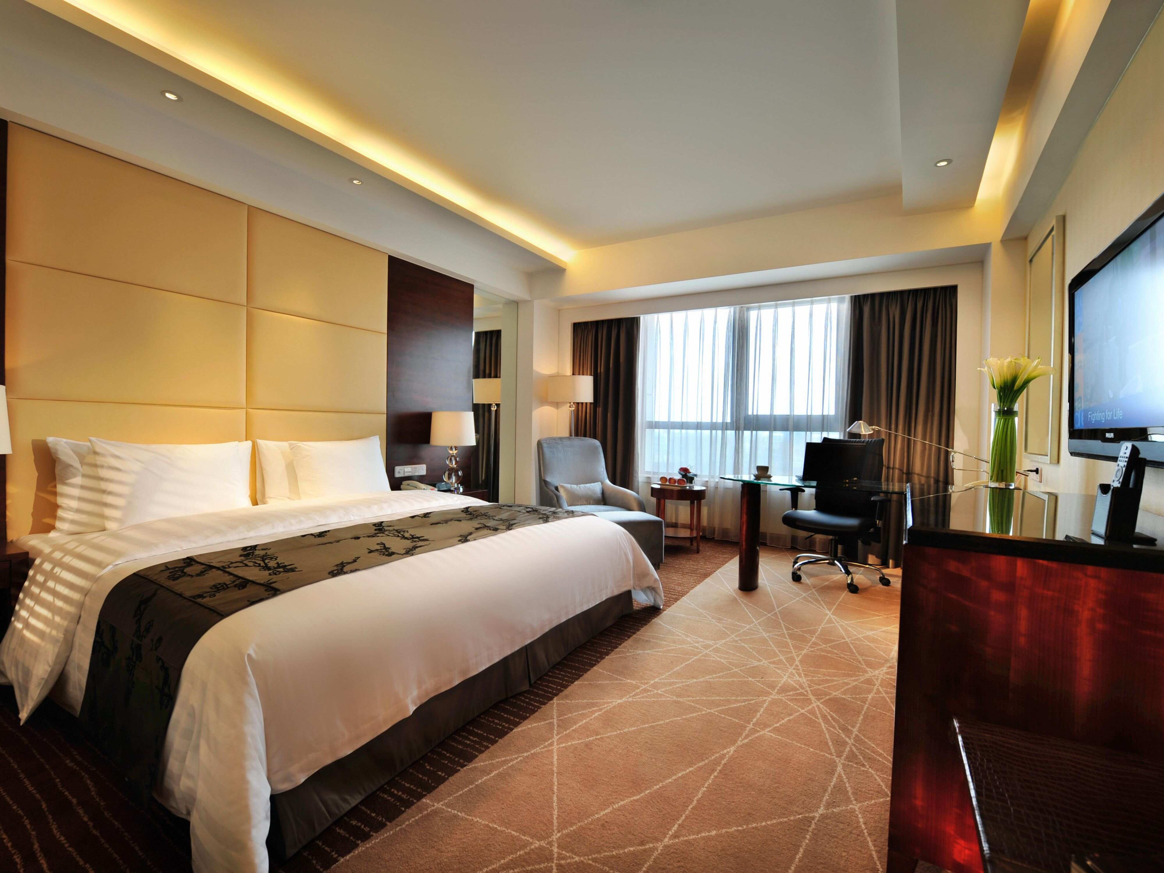 crowne-plaza-beijing-2839524333-4x3.jpg