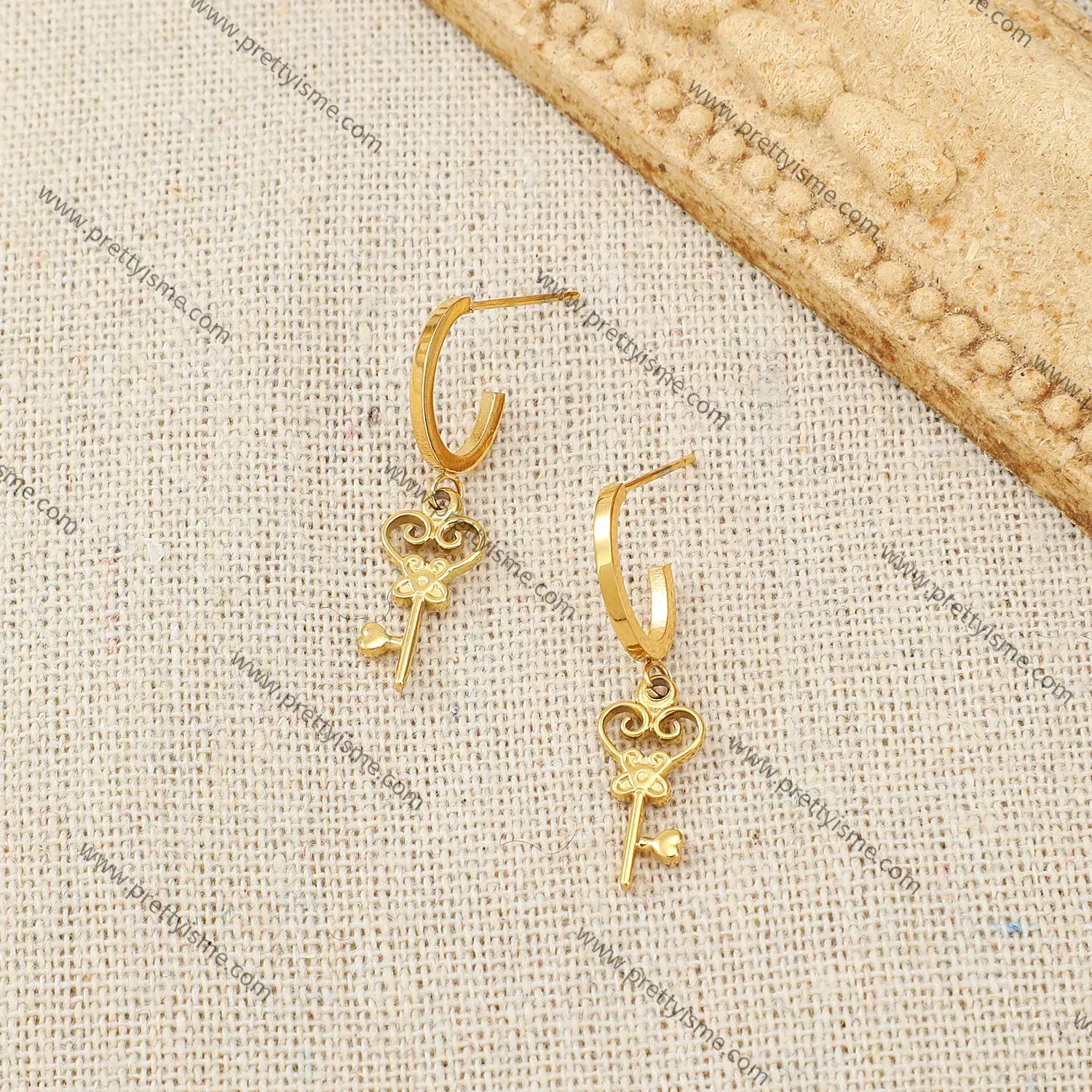 Korean Key Shape Earrings Heart Pattern Engraved Gold Plated Delicate Stainless Steel Earrings (2).webp