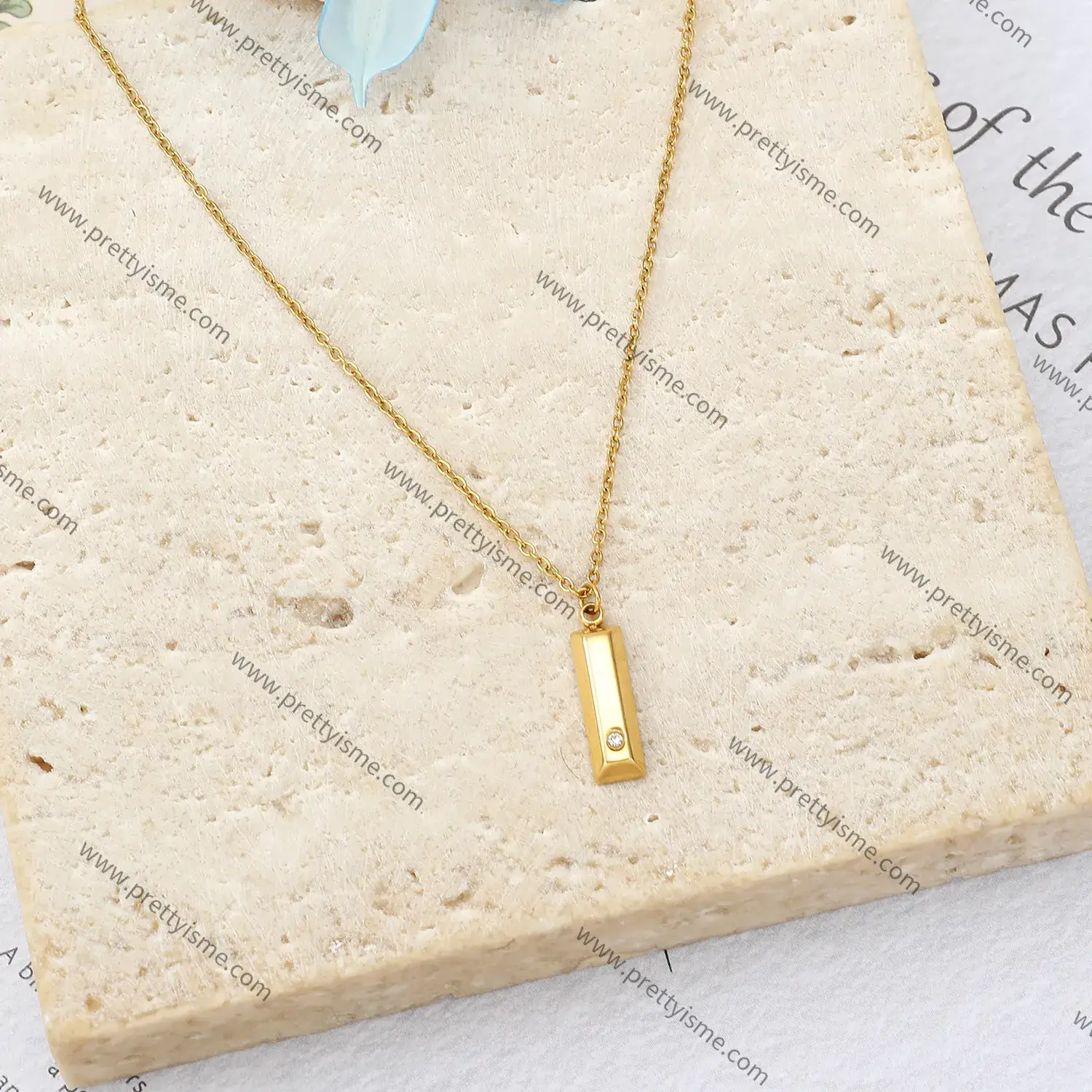 Simple Stainless Steel Pendant Necklace Gold Plated Small Square Set Diamond Necklace (2)(1).webp