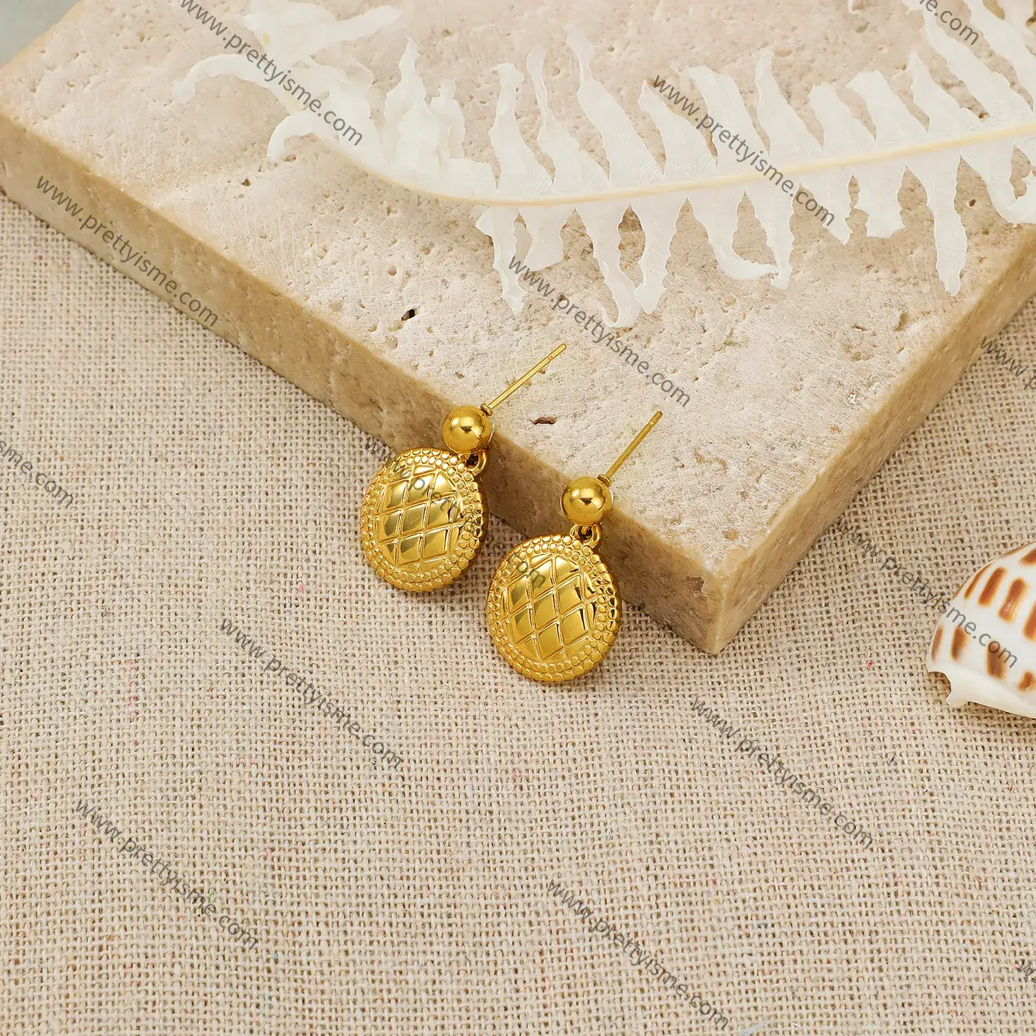 Versatile Earrings Simple Classic Pattern Round Gold Plated 18K Stainless Steel Earrings (2).webp