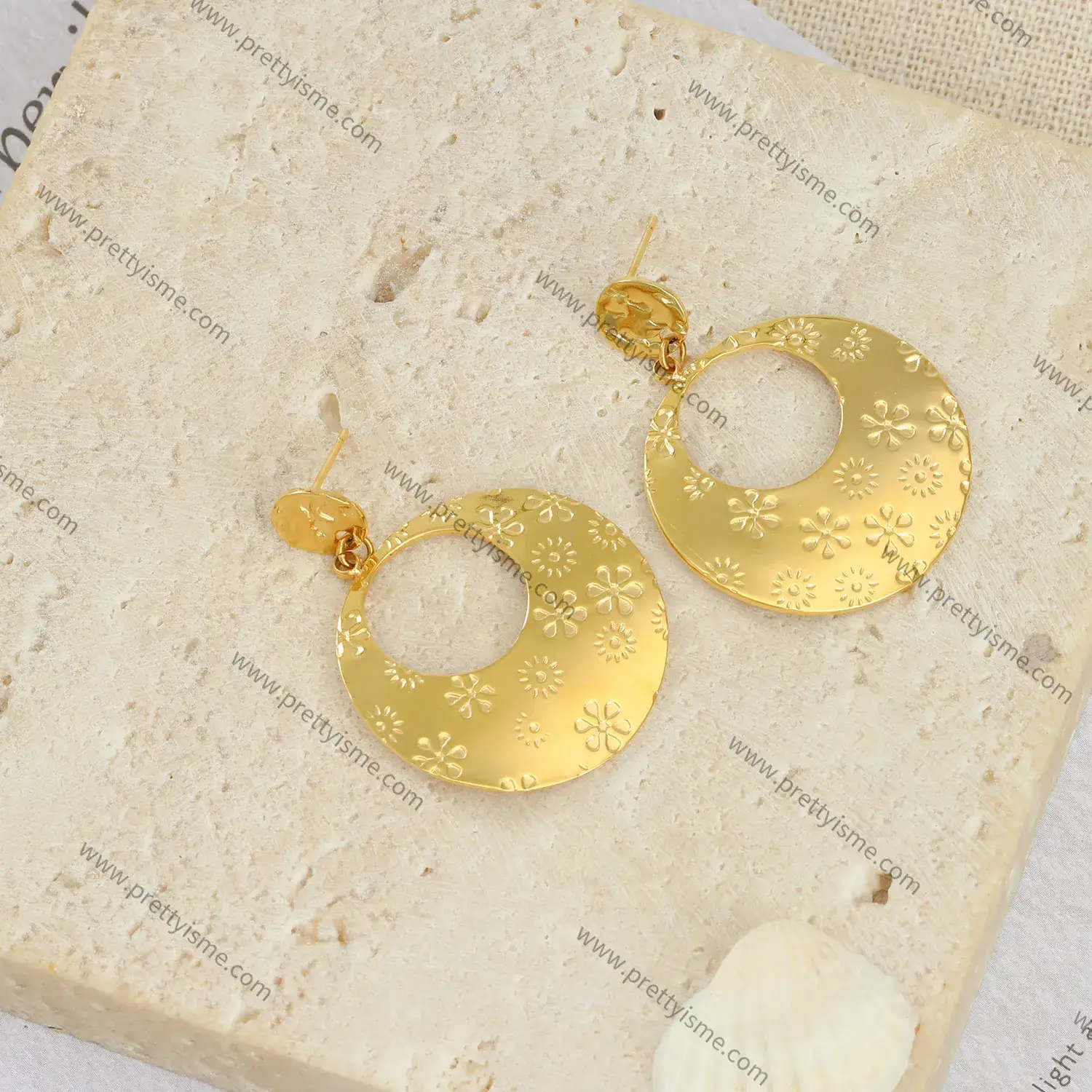 Round Stainless Steel 18K Gold Plated Earrings Cutout French Stud Earrings (3).webp