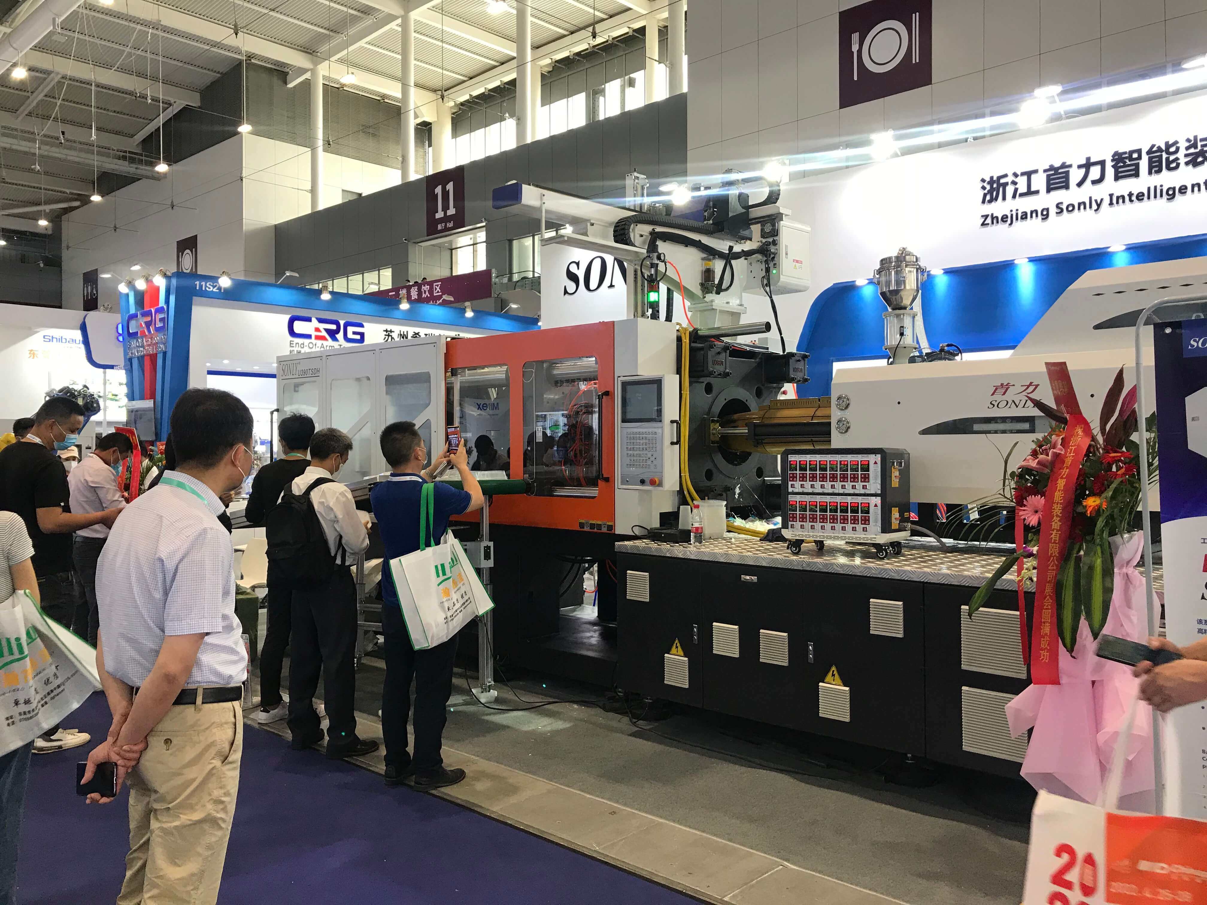 largest injection molding machine manufacturers,350 ton injection moulding machine price,bucket injection molding machine,inj moulding machine,hydraulic moulding machine