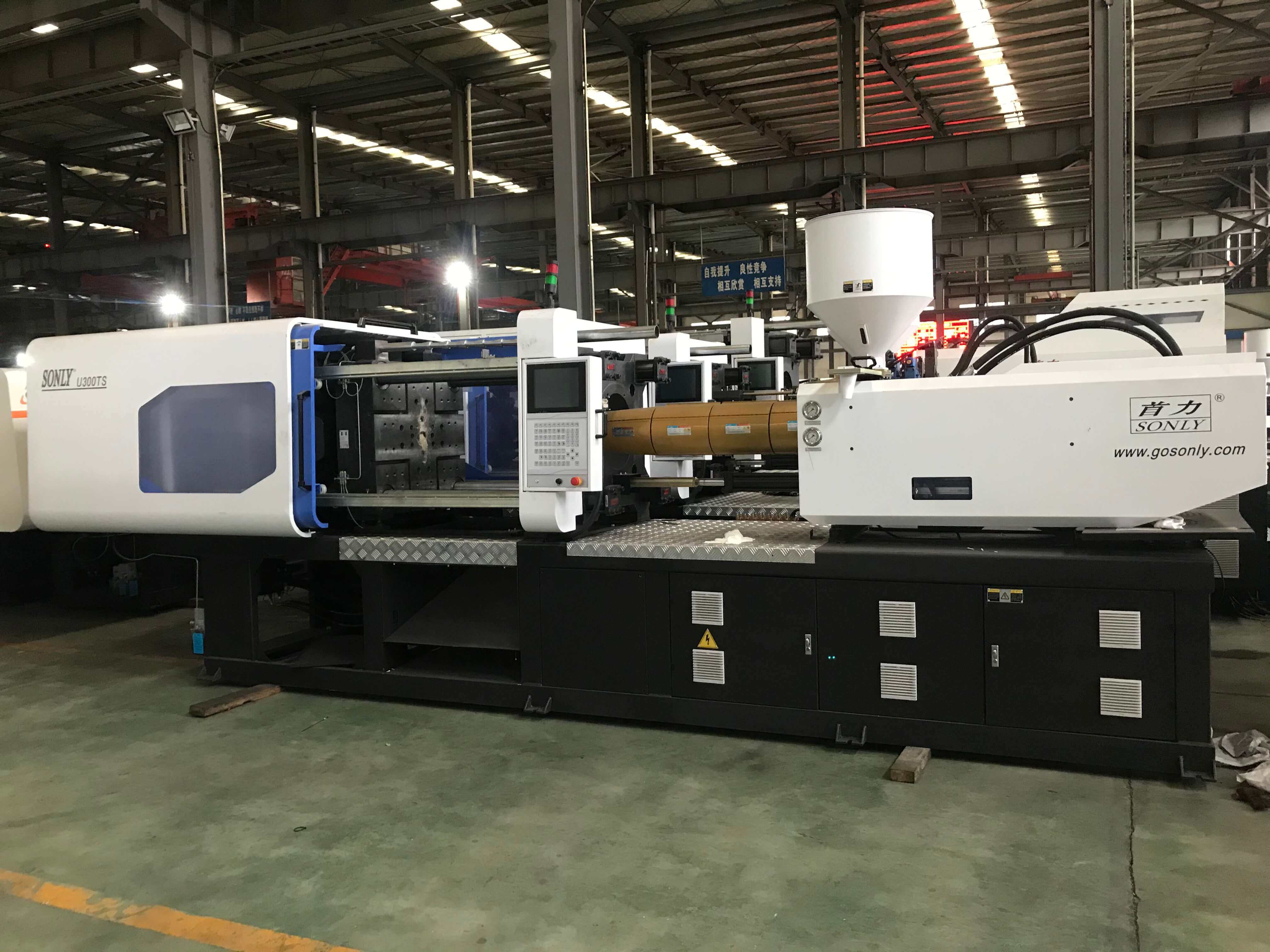 What are the advantages of electric injection molding machines in today's trend?