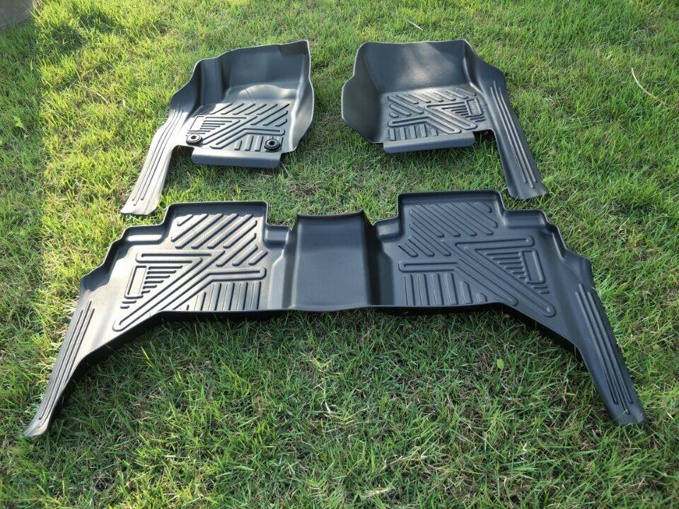 5D Car Foot Mat vs Traditional Car Mats: Which One is Better?