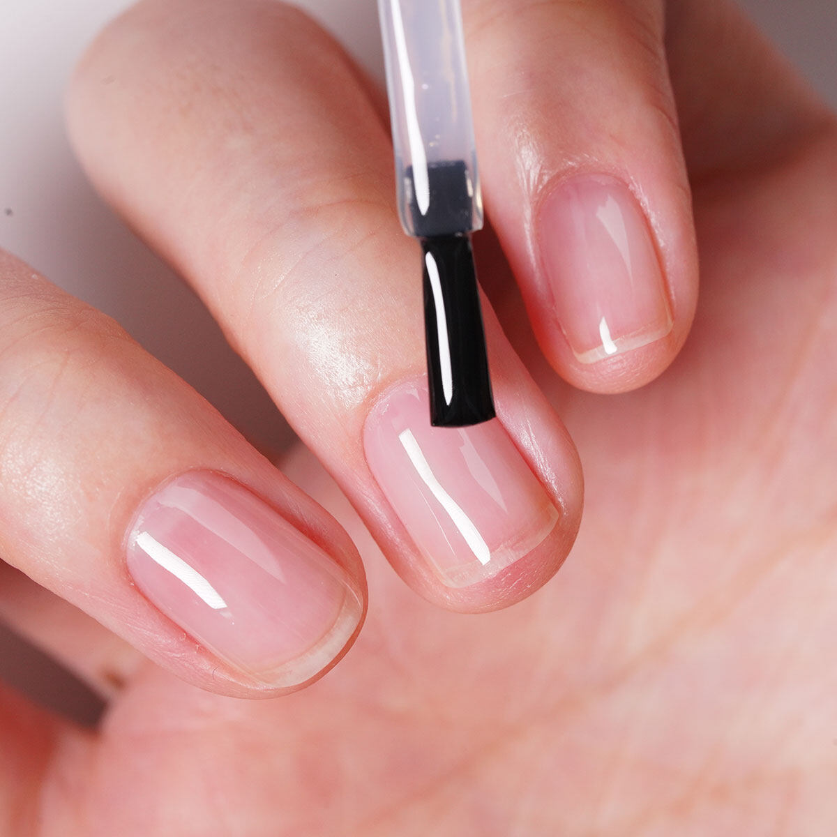 Glossy Top Coat vs. Matte Top Coat: Which is the Perfect Finish for Your Nails?