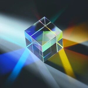 プリズム結晶の卸売、ダイクロイック光学プリズム、光学ガラス x キューブ ダイクロイック キューブ プリズム