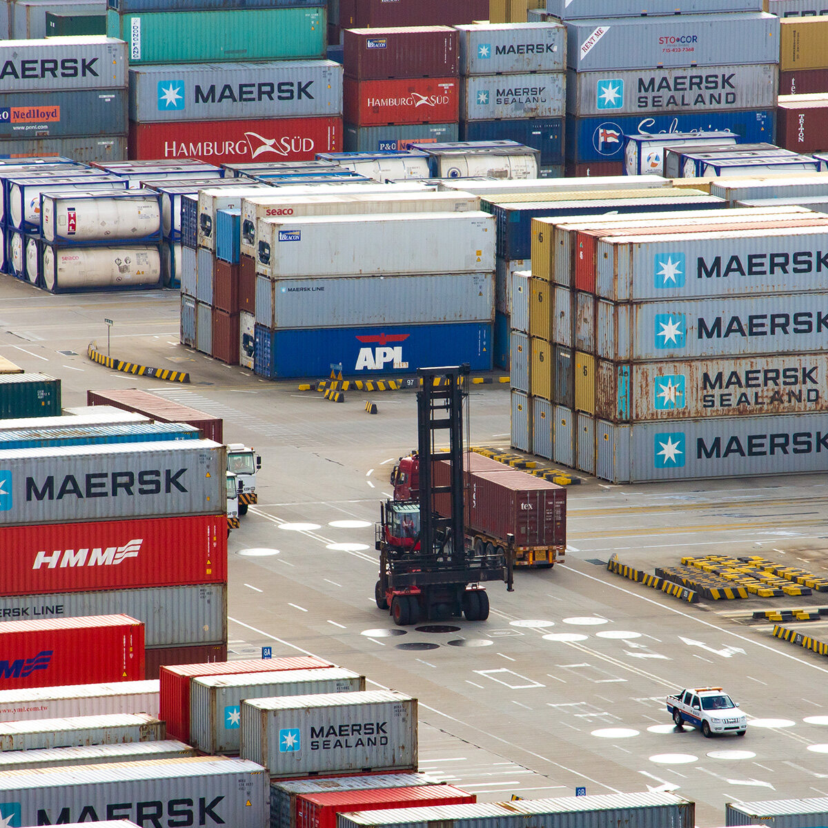 How Do Sea Freight Companies Save Port Fees?