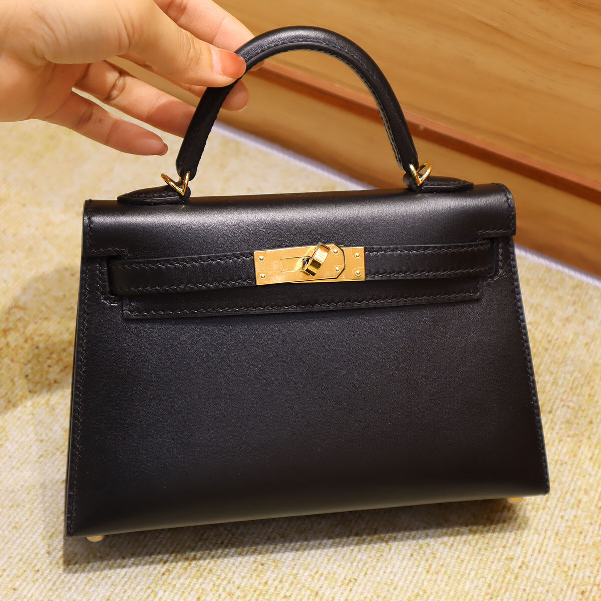 china shoulder bag supplier, black leather shoulder bag with gold hardware