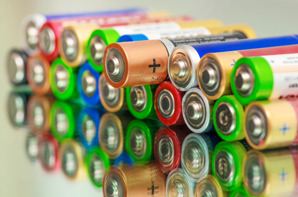 Which is better, lithium battery or alkaline battery?