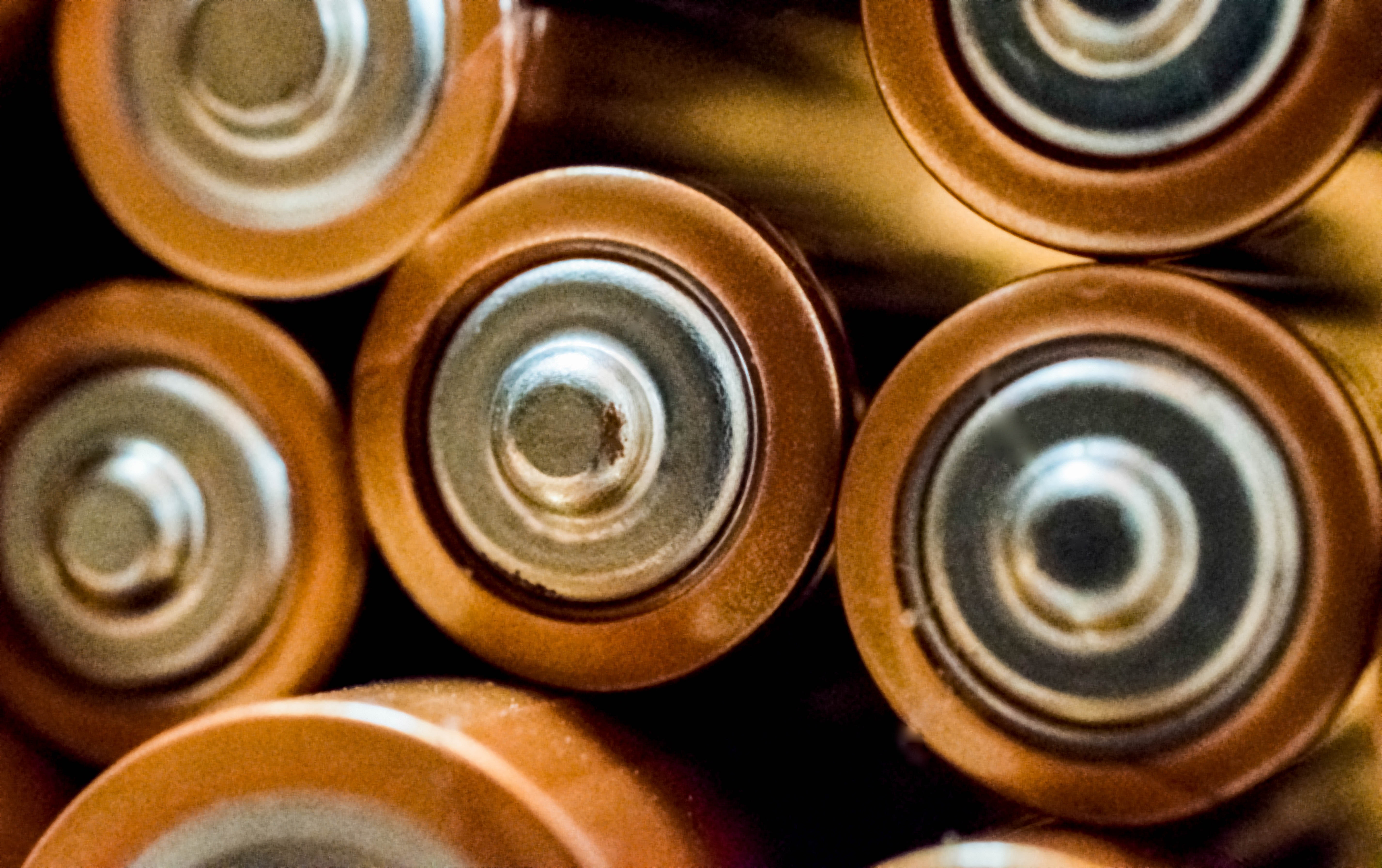 What is an alkaline battery?