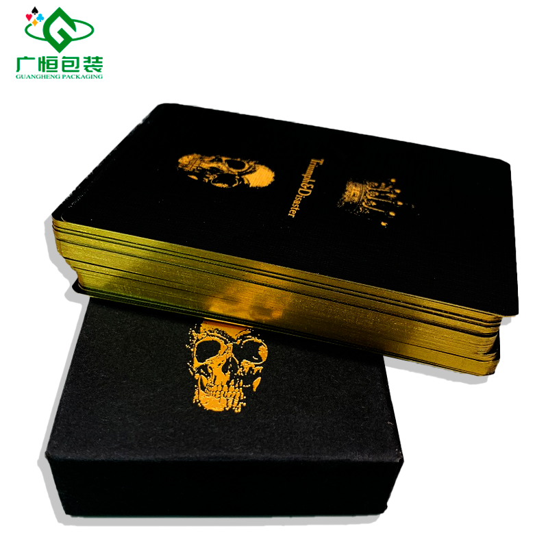 Custom Logo Printed Card Games Gold Foil Stamping Giled Poker Cards Linens Black Core Paper Playing Cards