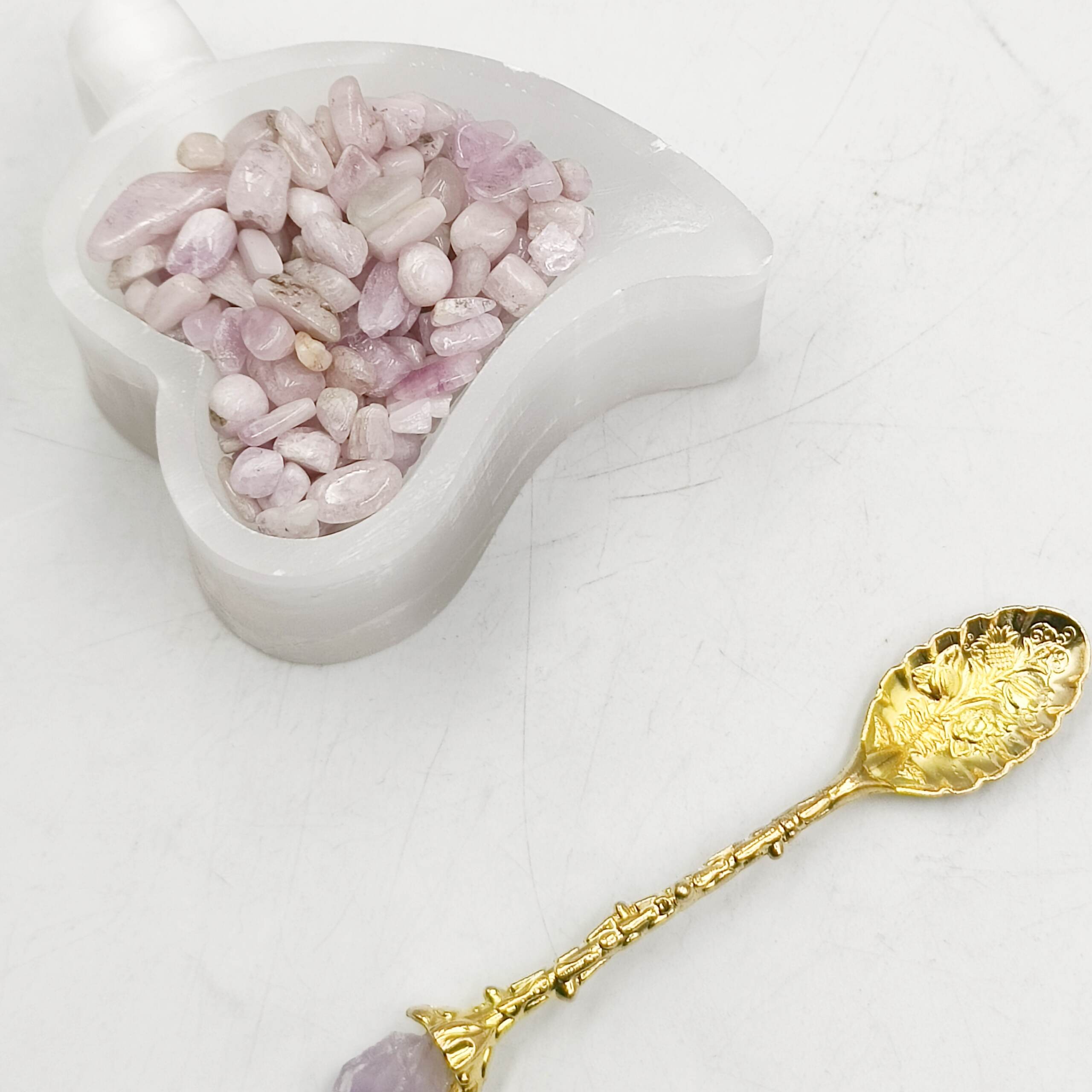 Kunzite chips
