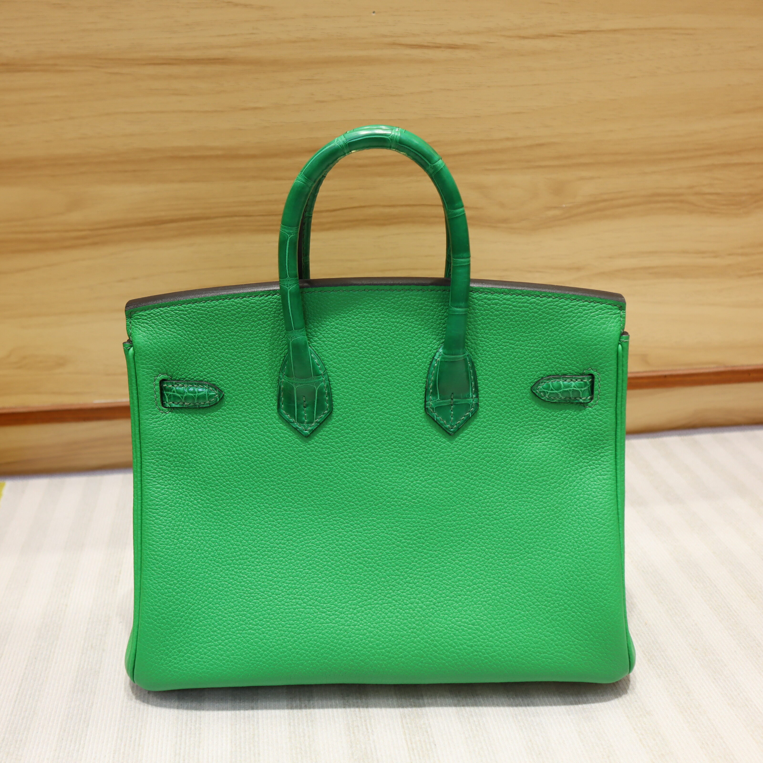 China handmade green leather bag factory