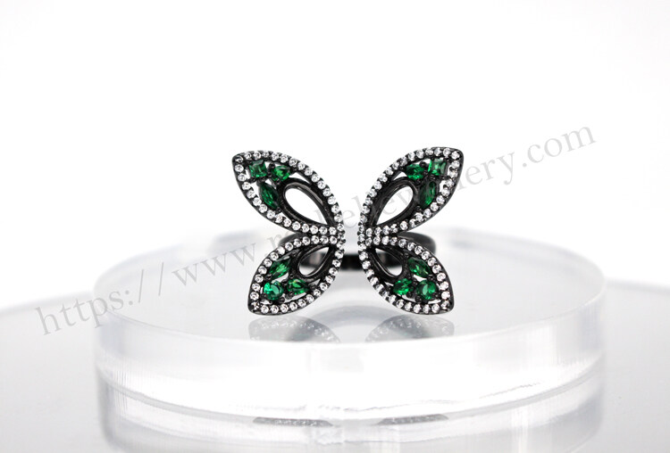Wholesale emerald butterfly ring.jpg