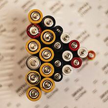 The difference between alkaline dry batteries and ordinary batteries.