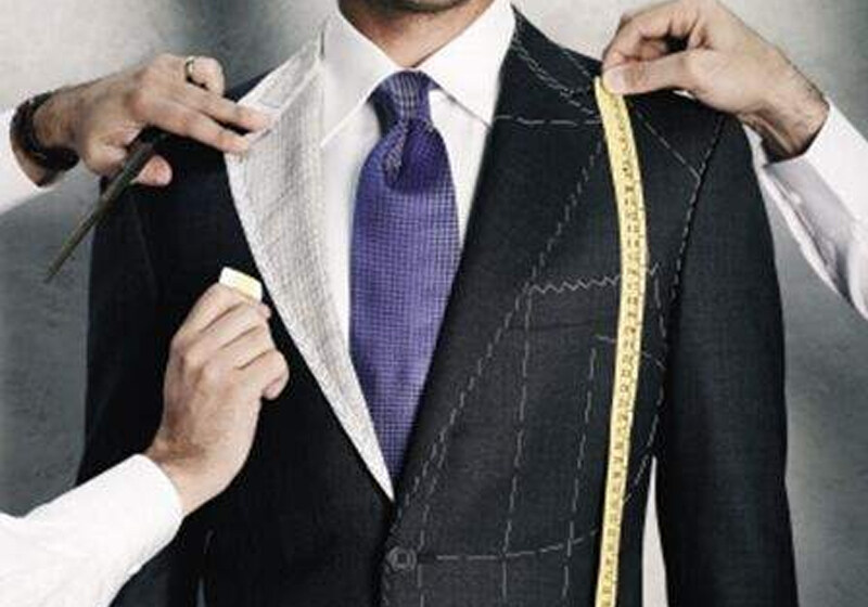 What details should you pay attention to when wearing a suit?