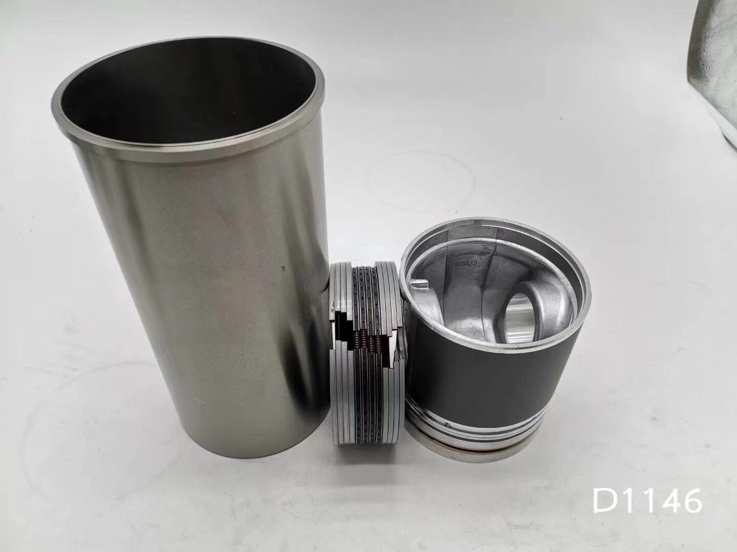 The piston component DE08 and DE08TIS is applicable for DOOSAN excavators DX260, DX300, DH300-7, DH225-9, DH300-5, and DH300-7.