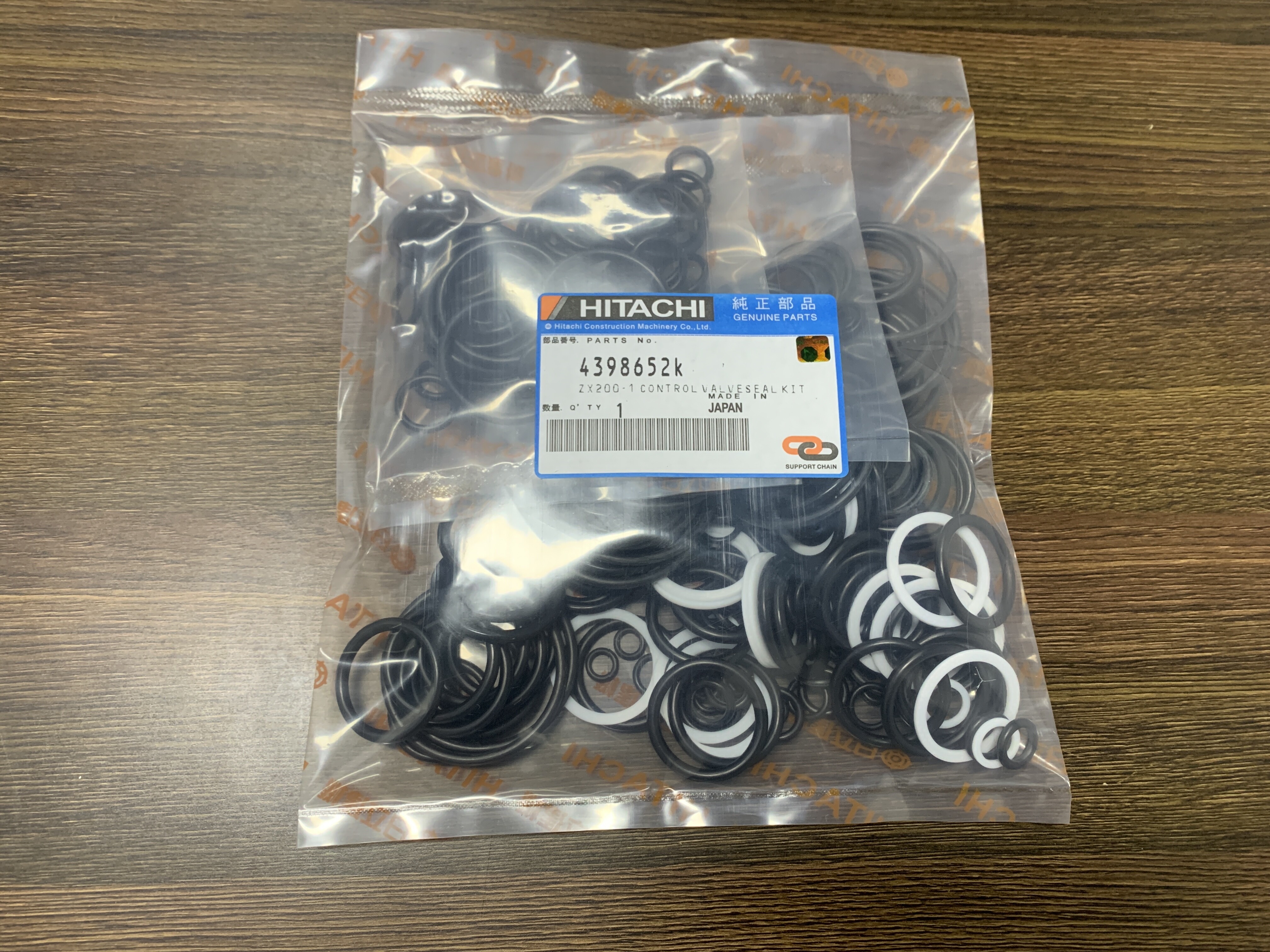 Hitachi distribution valve seal kit for zax200 zax330 part number is 4398652k